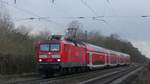 Letzter Einsatztag der DB Regio auf der RB75 Wiesbaden - Aschaffenburg: Überraschenderweise kam am letzten Einsatztag auch eine 4-Wagen Garnitur zum Einsatz, die hier gerade gezogen von 114 010 auf dem Weg nach Aschaffenburg den Bahnhof Messel erreicht. Aufgenommen am 8.12.2018 15:44