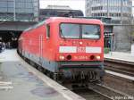 114 006-0 wartet mit einem RE1 Hamburg - Rostock in Hamburg Hbf auf ihren Abfahrauftrag.