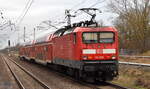 DB Regio AG - Region Nordost, Regionalbereich Berlin/Brandenburg, Potsdam mit ihrer  114 039  (NVR:  91 80 6114 039-1 D-DB ) und einem Doppelstock-Regionalzug auf Dienstfahrt zur Bereitstellung am 03.01.24 Durchfahrt Bahnhof Berlin-Hohenschönhausen.