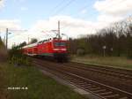 Und schon schiebt sie ihn wieder weg den Re1, 114 017 am 18.04.07