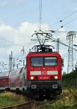 114 002 hat mit RE 5 den Bf Stralsund verlassen und ist nun Richtung Grimmen unterwegs, 24.08.2010