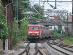114 004 zog,am 28.Mai 2011,den RE von Ludwigsfelde nach Wismar.Hier fuhr der Zug in den Bahnhof Schwerin.