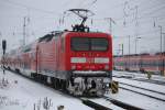 Die Rostocker 114 005 drckte am 30.12.2014 ihren RE-Park im Rostocker Hbf Richtung BW.
