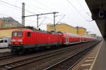 Die 114 020 auf der RE 50 von Fulda nach Frankfurt (Main) Hbf mit dem RE 4515 am 26.03.2015 kurz vor der Abfahrt in Fulda.