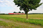 112 139 mit RE 17685 von Magdeburg Hbf nach Leipzig Hbf, bei Delitzsch am 13.08.2016.