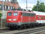 115 154 schleppt einen DB Autozug Richtung Kornwestheim durch Esslingen (Neckar) am 11.05.2007