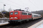 115 261 hat am 20. Januar 2018 den PbZ 2461 nach München zu befördern. Hier passiert er den Haltepunkt von Westerstetten.