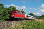 115 302 berfhrt am Abend des 21.06.08 drei Fernzugwagen in der aktuellen IC-Lackierung ber die Filsbahn (KBS 750) in Richtung Stuttgart.