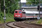 115 332 kommt gerade aus dem Hbf Stralsund mit einem IC nach Binz am 19.06.09