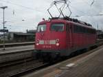 115 332 mute am 25.Juli 2009 in Stralsund warten bis der EC 379 Binz-Brno ausgefahren und die Fahrstrae aufgelst war.