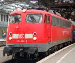 Die 115 332-9 zog am 13.08.2010 einen IC-Ersatzzug von Bonn nach Hamm (Westf.) in Kln Hbf.
