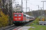 Die 115 114-1 rast mit einem Ersatz-ICE durch Kln-West. Am Zugende schiebt 115 459-0. Aufgenommen am 13/11/2010.