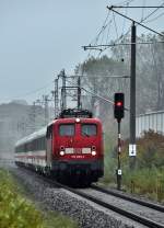 bei richtigen Schmuddelwetter bringt 115 205 den Urlauber-IC von Stralsund nach Rostock am 24.10.2010