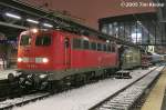 115 198 und 101 141 am 26.12.2005 mit einem Autozug in Berlin Zoologischer Garten.