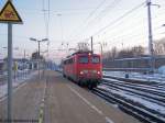 115 156-2 duchfhrt am 28.1.2006 den Bahnhof von Erkner in Richtung Berlin. Sie hatte vorher den D1249 von Berlin nach Frankfurt (Oder) gebracht.