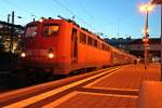 115 205-7 am spten Abend des 16.08.2013 beim Zwischenhalt mit dem Autoslaaptrein 13409 in Darmstadt Hbf und wartet auf die Weiterfahrt in Richtung Basel.