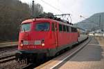 Einfahrt vom IC 280 (Zürich HB - Stuttgart Hbf), der am 06.03.2014 von der 115 459-0 bespannt wurde, und hier zusehen ist, wie der Zug in den Bahnhof von Horb auf Gleis 3 rein bremst.