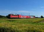 Gezogen von 115 346-9 rollt der Pbz 2479 mit 146 229 und 115 350-1 von Dortmund nach Frakfurt durch die Felder zwischen Salzkotten und Scharmede. Juni 2014