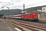 55 Jahre, 9 Monate und 21 Tage nach der Abnahme zieht 115 198-4 am 26.08.2014 im Bahnhof von Horb IC 186 nach Stuttgart Hbf.
