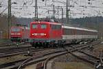 115 198-4 rollt mit dem Ic 181 aus Stuttgart Hbf nach Zürich HB in den Bf Singen(Hohentwiel) rein.Bild vom 17.12.2014