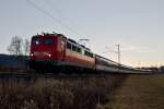 115 261 fährt am Morgen des 20.12.2015 mit dem IC 284 aus Zürich HB nach Stuttgart Hbf in Spaichingen vorüber.