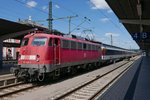 Da bringt man einen Gast zum Bahnhof, schaut sich nach dessen Abfahrt noch um und entdeckt, zur Freude des Fotografen, eine Lok der Baureihe 115.