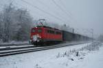 139 222 ist mit dem Walter KLV Zug am 12.12.2009 bei heftigen Schneefall bei Haar unterwegs.