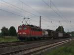 Die 139 311 am 11.08.2010 mit einem Gterzug unterwegs bei Drverden.