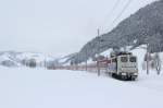 Lokomotion 139 312-3 zieht am 16.02.13 den D 13189  Schnee-Express  ber den Pass Grieen bei Hochfilzen. Alles hat gepasst - nur das Wetter nicht.