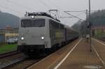 139 558 Railadventure mit 3 blauen Personenwagen und einem Vectron am Zugschluss am 02.05.2013 in Pressig-Rothenkirchen.