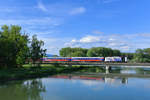 139 311 mit einem Sonderzug am 05.06.2017 bei Plattling auf der Isarbrücke.