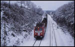 Ein Ausblick auf den Winter? - Am 7.2.1999 lag in Hasbergen Schnee, als die DB 140017 um 10.44 Uhr mit ihrem Güterzug aus Richtung Münster den Ortsrand erreichte.