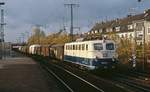 Im Februar 1981 durchfährt 140 363-3 mit einem gemischten Güterzug Köln Süd