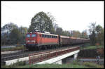 140682 kommt hier am 1.11.2004 um 11.57 Uhr mit einem Ganzzug in Richtung Bonn um 11.57 Uhr durch Bad Breisig.