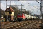 140495 passiert am 25.1.2005 mit einem Tank Wagen Zug in Richtung Rheine das alte westliche Stellwerk in Westerkappeln Velpe.