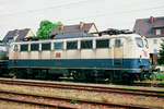 01. Mai 2000, auf einem der stadtnahen Abstellgleise des Bahnhofs Freilassing genießt Lok 140 753 die Feiertagsruhe.