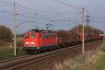 140 837-3 fhrt mit einem gemischten Gterzug in Richtung Braunschweig.