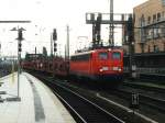 Heute drei Lackierungen der BR 140: 140 214-8 mit einem Gterzug auf Bremen Hauptbahnhof am 16-9-2000.
