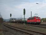 140 401-1 mit Kesselwagenzug in Fahrtrichtung Sden.