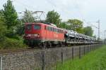 140 432-6 mit einem Autotransportzug am B  Annabergerstrasse  in Friesdorf. 29.4.2011