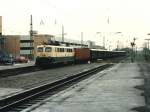 140 048-0 mit einem Gterzug auf Krefeld Hauptbahnhof am 26-8-1997.