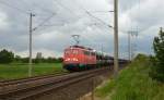140 876-4 fuhr am 22.06.2012 mit einem Autozug von Emden gen Osten, hier bei Petkum.