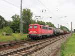 140 585-1 mit gemischtem Güterzug bei der Durchfahrt durch Leipzig-Thekla. Aufgenommen am 04.07.2013.
