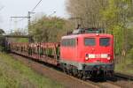 140 843 fuhr am 17.4.14 mit einem leeren Autozug durch Ahlten.