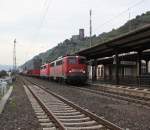 140 791-5 in Doppeltraktion mit 140 843-4 und einem gemischtem Güterzug in Fahrtrichtung Süden.