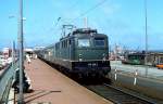 Im Mai 1981 wartet 140 650-2 im Bahnhof Norddeich Mole auf Reisende