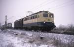 140574mit Güterzug in Richtung Bremen bei Vehrte am 3.12.1988 um 13.11 Uhr.