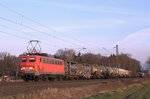 Am Abend des 30.03.2016 zieht 140 459-9 einen gemischten Güterzug bei Woltorf Richtung Seelze.