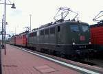 Zwei Baureihen - drei Farbgebungen: 140 411 und 180 005 und 180 016 - Dresden-Hbf, 14.07.2004

