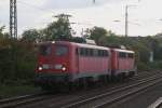 Leider nur ein Nachschuss der beiden 140,die am 14.09.2009 durch Wunstorf Bahnhof in Richtung Minden fuhren.Was sofort bei den beiden ins Auge sticht sind die beiden unterschiedlichen Stromabnehmer,140 821-0 mit Einholstromabnehmer und 140 811-1 mit Scherenstromabnehmer.